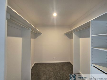 13 Cricklewood Circuit, Narre Warren - Photo 5