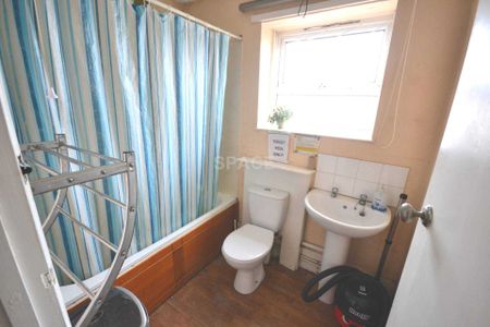 BEDSIT, Southampton Street, Reading, Berkshire, RG1 2RB - Bedsit 1 - Photo 5