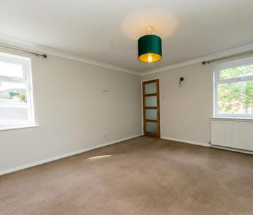 2 bedroom semi-detached house to rent - Photo 2