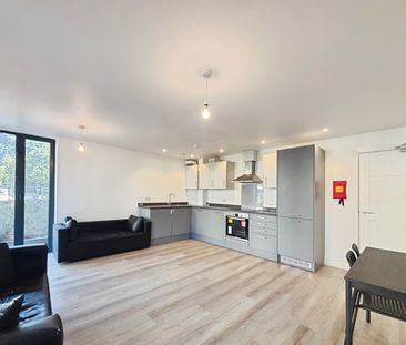 Farnborough Road, Farnborough, Hampshire, GU14 - Photo 4