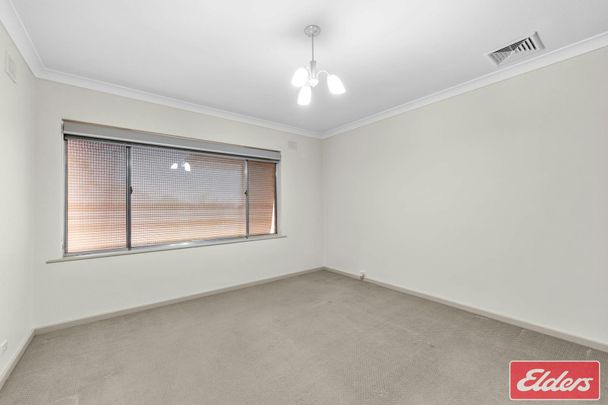 4 BEDROOM HOME ON HUGE BLOCK! - Photo 1