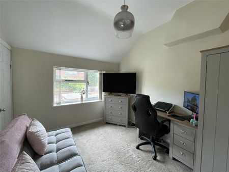 2 bedroom end of terrace house to rent - Photo 2