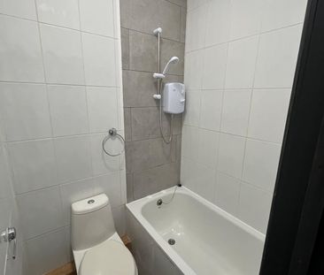 1 Bed Flat, London, W5 - Photo 1
