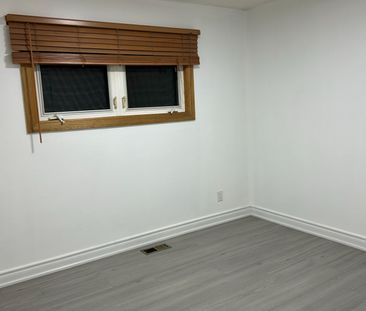 For Lease - 463 Elizabeth Street, Oshawa, Ontario - Photo 5