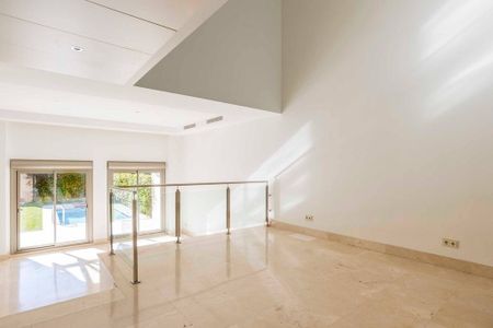 7 bedroom luxury Semidetached House for rent in Pozuelo de Alarcón, Spain - Photo 3
