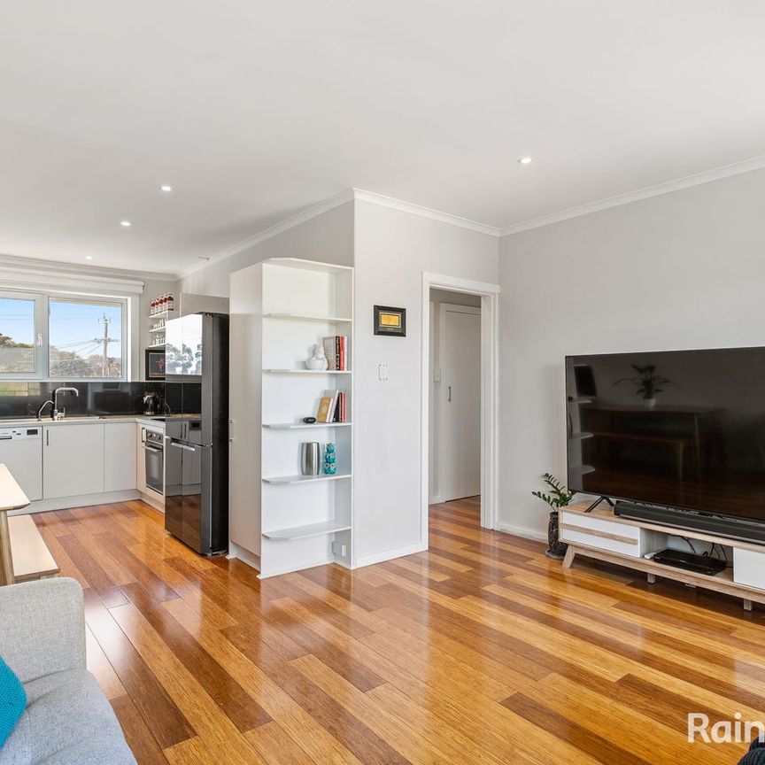 Comfortable Two-Bedroom Living in Convenient Newport Location - Photo 1