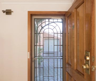 “Unsurpassed Convenience in the heart of Leafy Coburg Awaits” - Photo 1