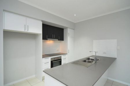 Relaxed Living in a Modern Setting - Photo 4