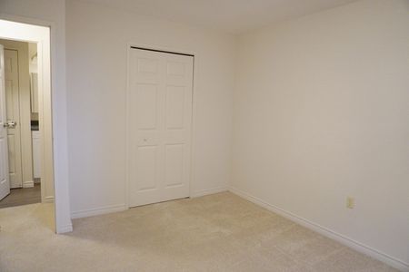 Royal Oak Towers - Photo 5