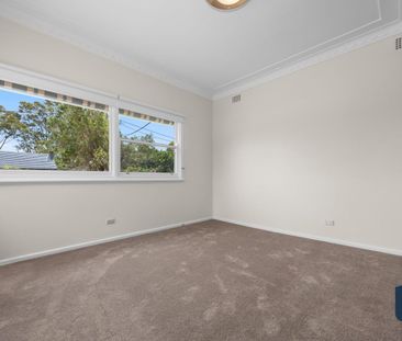 Comfortable Living in a Peaceful Old Valentine Cul-de-Sac - Photo 6