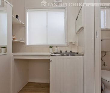 Updated East Albury Unit! - Photo 4