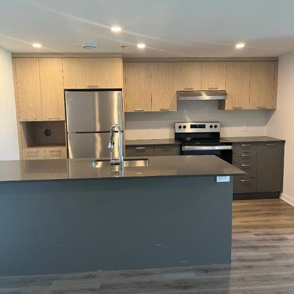 2 CH - 1 SDB - Terrebonne - $2,055 /mo - Photo 1
