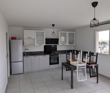 Location Appartement 3 pièces 66m² BRON 69500 - Photo 2