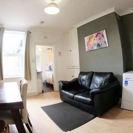 1 bedroom in a house share to rent - Photo 1
