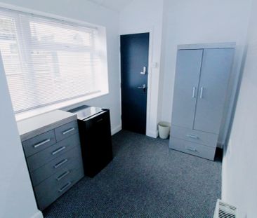 5 Bed 1 Bath - Photo 1