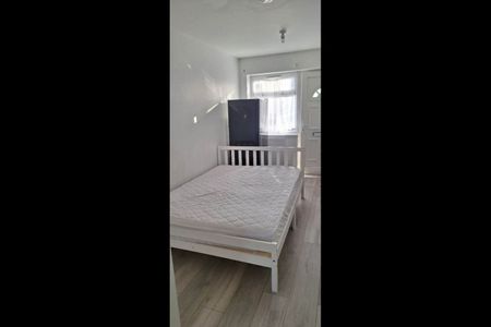 Studio Flat, Leafield, LU3 - Photo 2