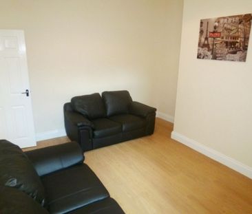 2 Bed - Simonside Terrace, Heaton - Photo 2