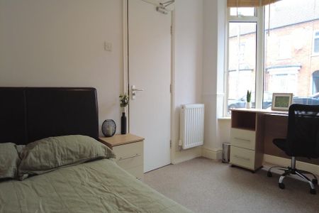 4 bedroom terraced house to rent - Photo 5