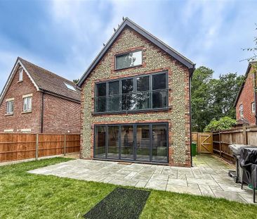 3 bedroom detached house to rent - Photo 2