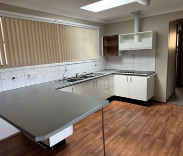 Spacious & Bright Home - Photo 4