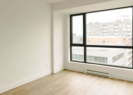 High rise luxury apartment building located in the triangle district - Photo 3