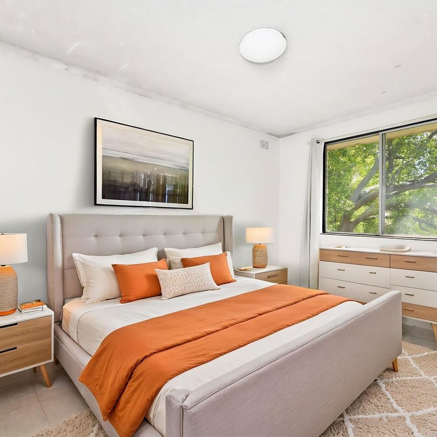 Top Floor One Bedroom With Lock Up Garage - Photo 1