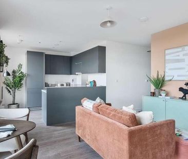 New Road Triangle, Feltham, TW14 - Photo 1