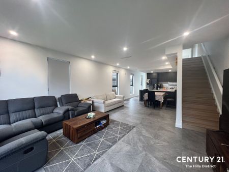 Elegant Family Living in a Prime Location. - Photo 3