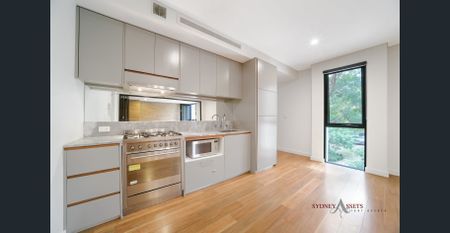 Bright Stylish Spacious 1 Bedroom + Large Loggia/Study Apartment in a Convenient Location - Photo 5