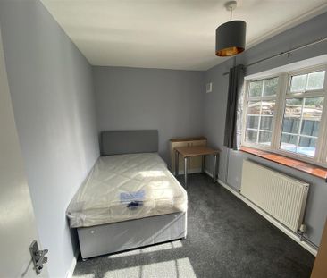 5 bedroom detached house to rent - Photo 3