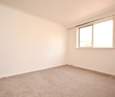 Oversized Apartment in Boutique Block of Six – Prime Location! - Photo 5