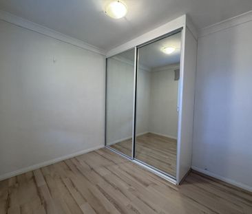 Modern & Convenient 2 Bedroom Unit in Prime Location - Photo 4