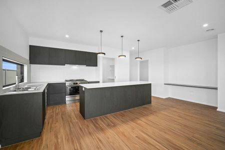 LUXURY FAMILY LIVING - Photo 4