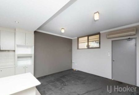 Modern Two Bedroom Ensuite Unit - Photo 2