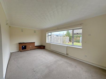 3 bedroom detached bungalow to rent - Photo 2