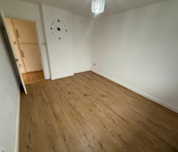 3 bedroom flat to rent - Photo 2