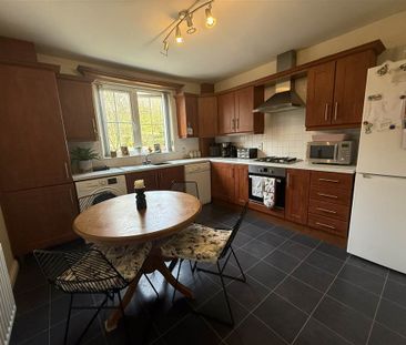 28 Lagmore Glen, Belfast , BT17 0UZ - Photo 4