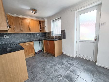 2 Bed End Terrace, Tudor Close, NG4 - Photo 5