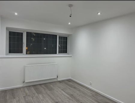 3 bedroom end of terrace house to rent - Photo 5