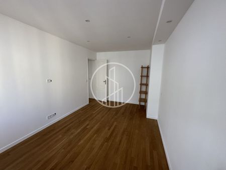 Au pied de la gare du VAL D'OR et des écoles - Photo 2