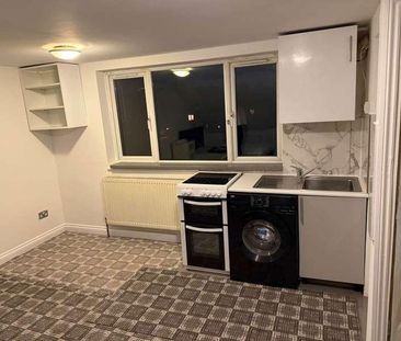 Priory Gardens, London, W5 - Photo 2