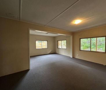 Solid little home - Photo 1