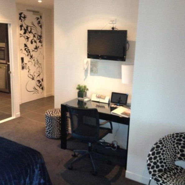 Modern Studio Living in the Heart of South Yarra - Photo 1