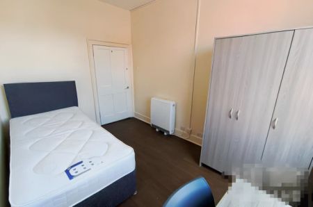 2 bedroom 1 bathroom - Photo 2