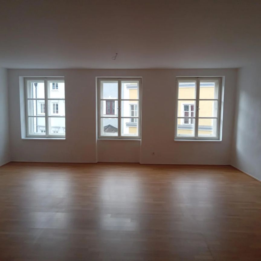 Neuwertige, moderne 2-Zimmer-Wohnung im Schärdinger Zentrum - Küche möbliert - Photo 1