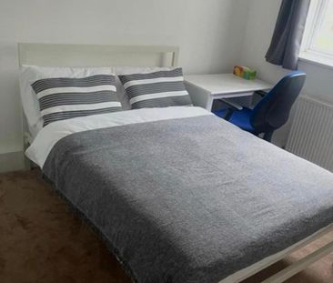 3 bedroom house of multiple occupation to rent - Photo 3