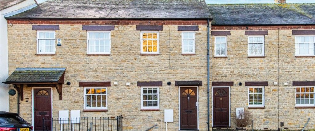 2 bed House - Mid Terrace To Let - Photo 1