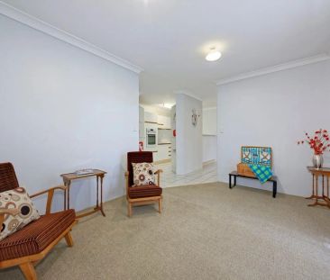 Ground Floor Two Bedroom Unit in central location! - Photo 4