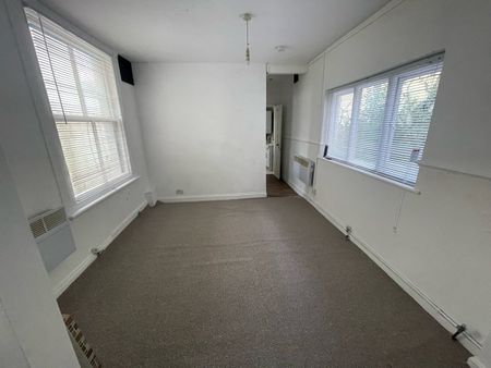 Studio Flat, Carlisle Road, BN3 - Photo 3