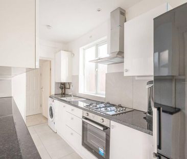 4 bedroom semi-detached house to rent - Photo 3